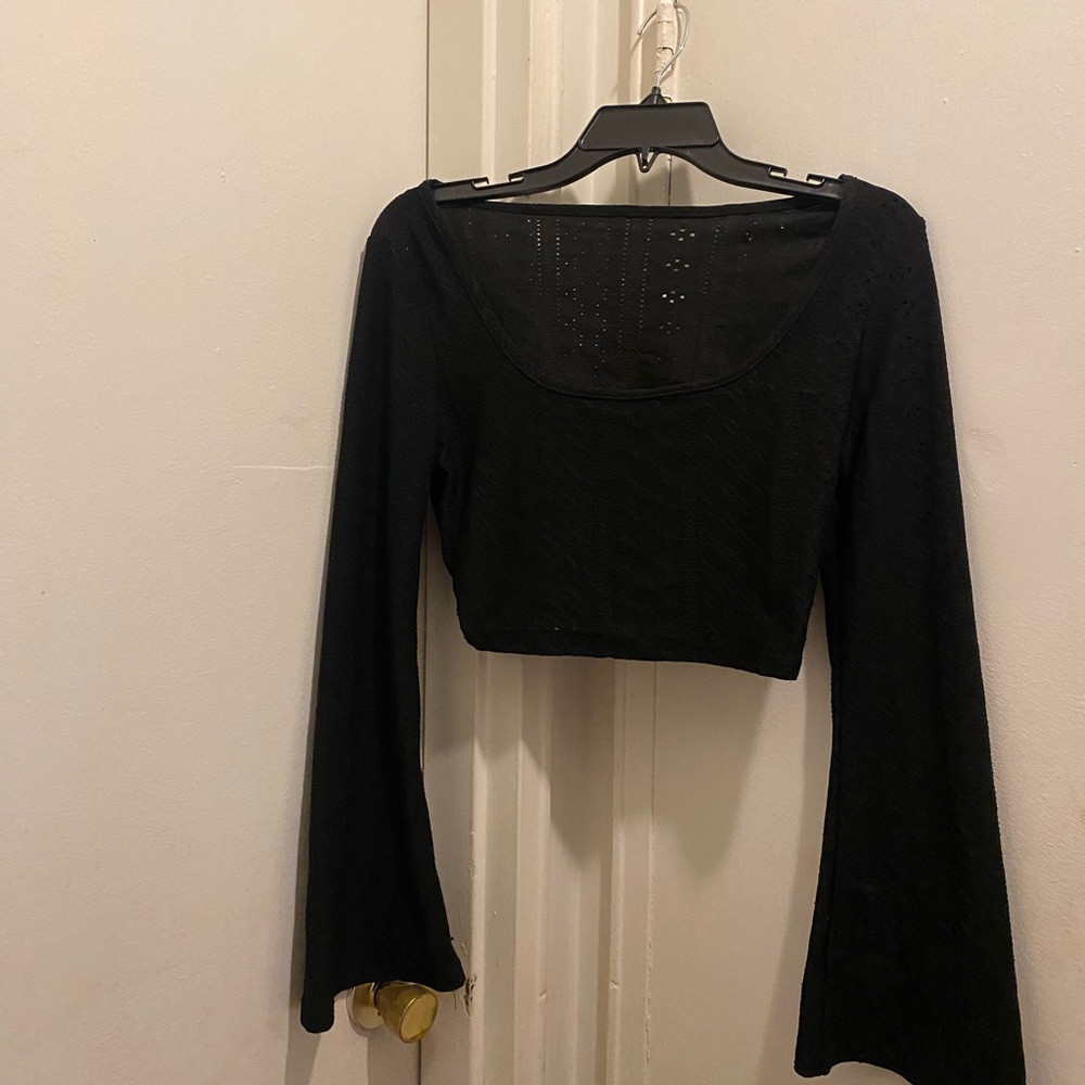 Black long sleeve crop top